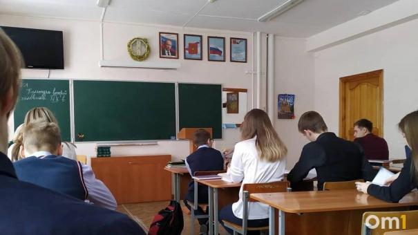 Из-за роста заболеваемости ОРВИ на карантин закрыли две новосибирские школы