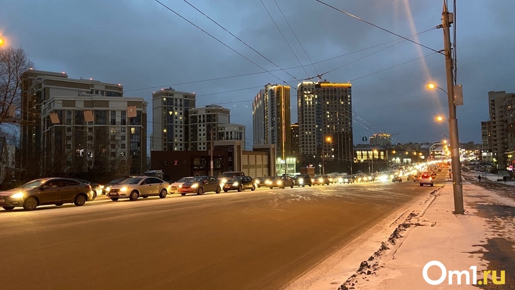 «Стоим колом»: 8-балльные пробки сковали Новосибирск утром 17 ноября