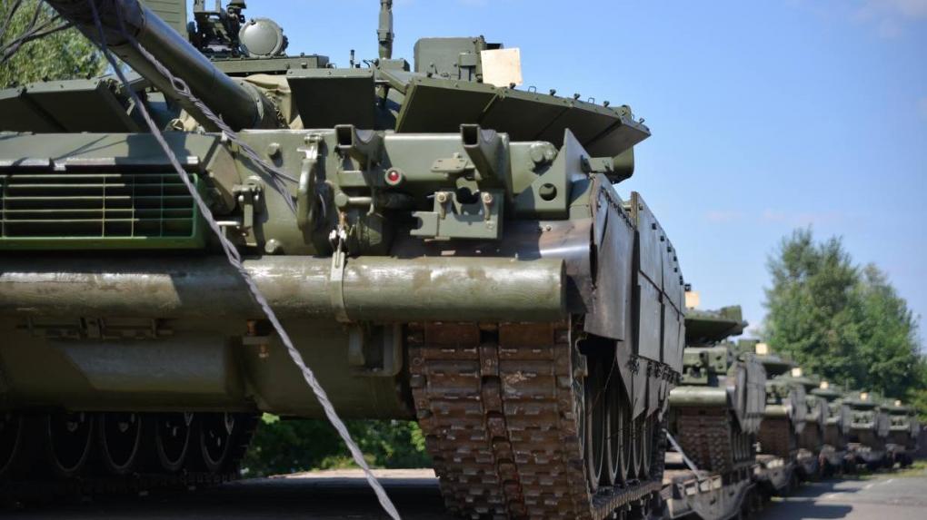 В Минобороны показали работу омских танков Т-80БВМ на Украине