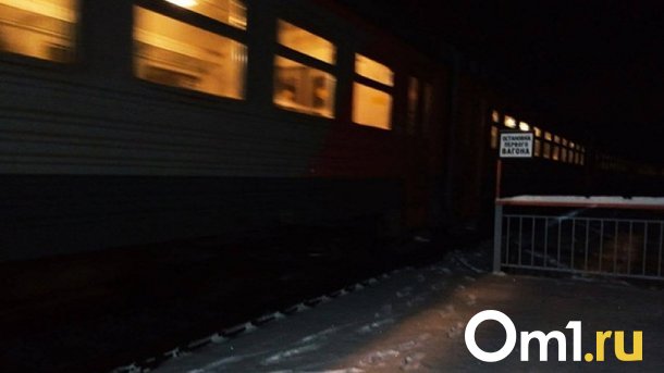 Из-за разговора по телефону под колёсами поезда погиб омич