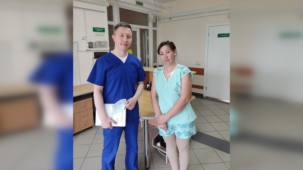 Омские онкологи провели уникальную операцию и спасли пациентку со злокачественной опухолью лёгкого