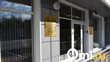Потолок рухнул в 70-летнем доме в Омске: прокуратура и следователи проводят проверку
