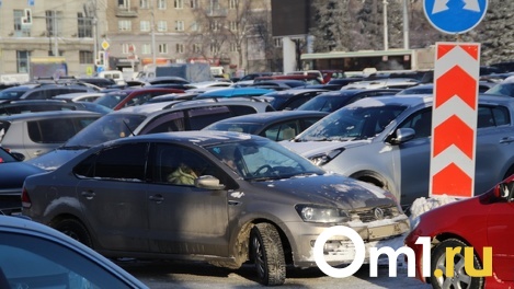 Стоянку автомобилей ограничат на улице Менделеева в Новосибирске