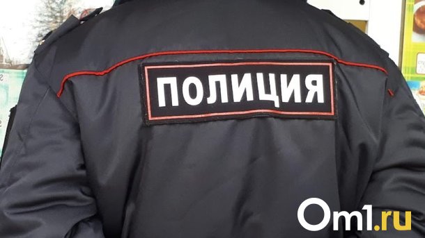 Двое омских полицейских пытались украсть сигареты и алкоголь из вещдоков