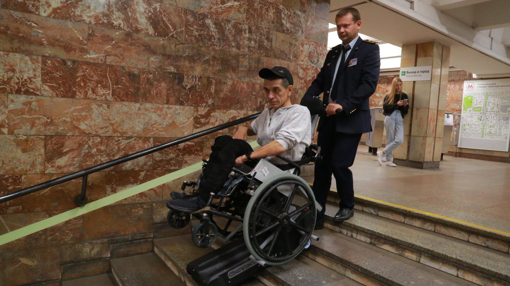 Инвалиды в Новосибирске проверили доступность метро