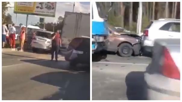 Массовое ДТП с участием шести машин произошло на Бердском шоссе в Новосибирске. ВИДЕО