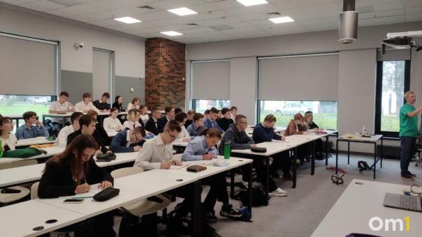 2 сентября в школах Новосибирска прошли линейки, посвящённые Дню знаний