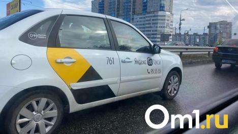 Стало больше в 4,4 раза: в Омской области за год увеличилось количество легальных таксистов
