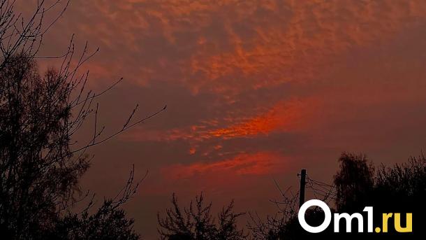 Омичи наблюдали в небе необычное свечение