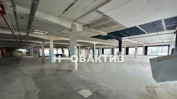 Пятый этаж ТЦ «ГУМ Россия» продают за 392 млн рублей в Новосибирске