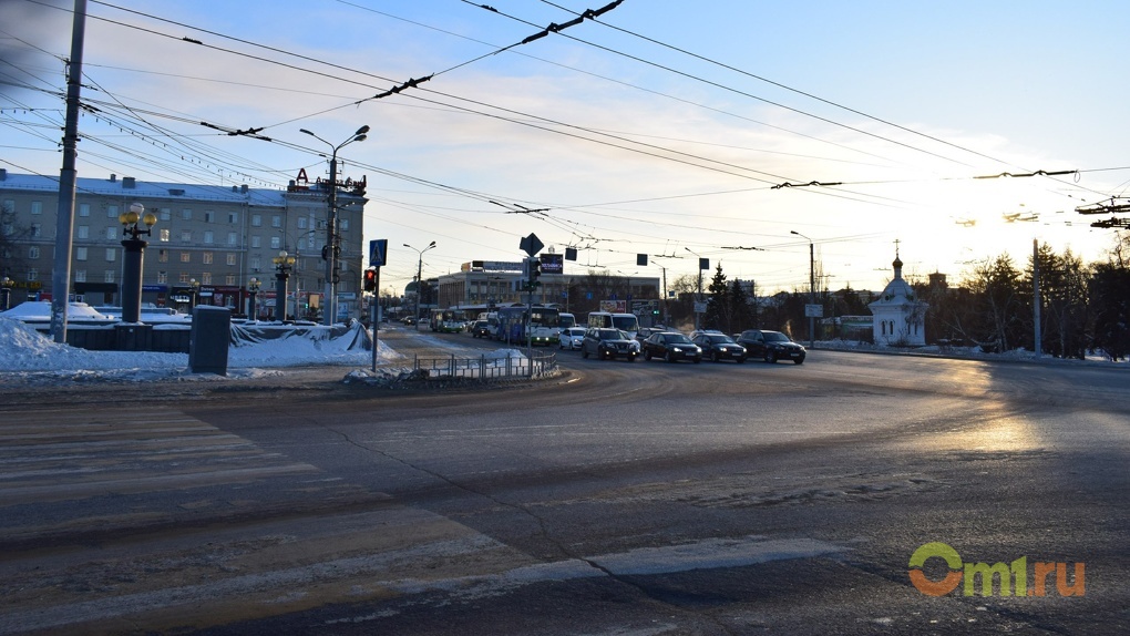 Омск сейчас камеры. Пробки на Ленинградском мосту Омск.