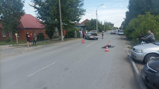 В Омске маленький велосипедист попал под колёса иномарки