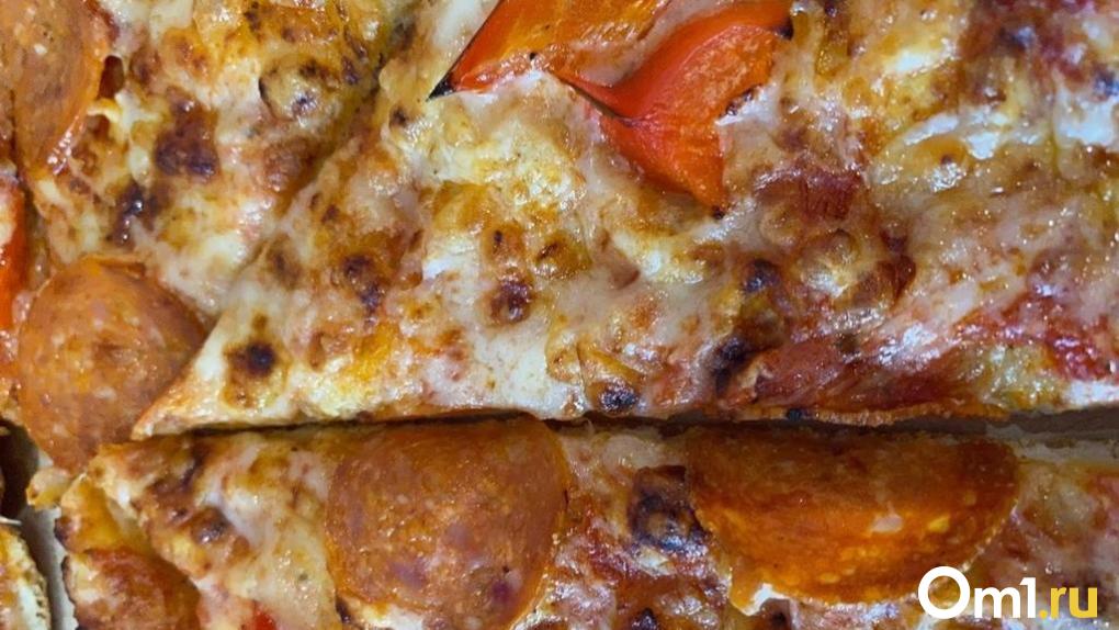 В Омске любители пиццы парализуют качественную работу мусоропровода