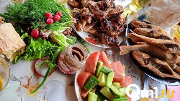 Омичам запретили жарить шашлыки на дачах даже в закрытых мангалах