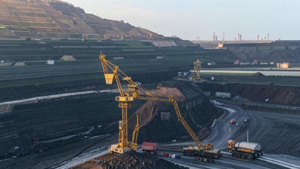 Добычу угля начали на разрезе «Богатырь» в Новосибирской области