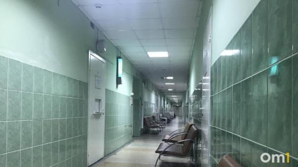 Упавшую с восьмого этажа девочку доставят на лечение из Читы в Новосибирск