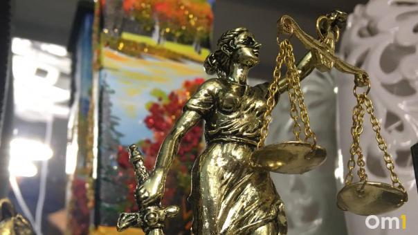 В Омске начнут судить молодую девушку, которая снесла павильон с людьми