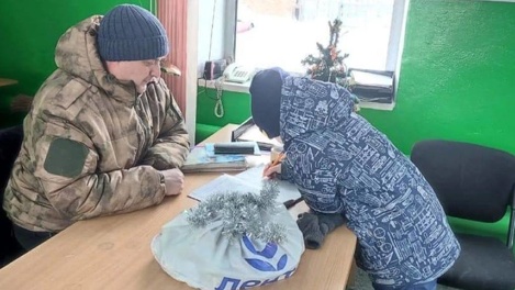 Юный омич потратил на корм для щенков из приюта сбережения, которые копил год