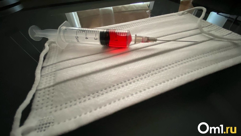 Российский врач заявил о бесполезности вакцинации при омикрон-штамме