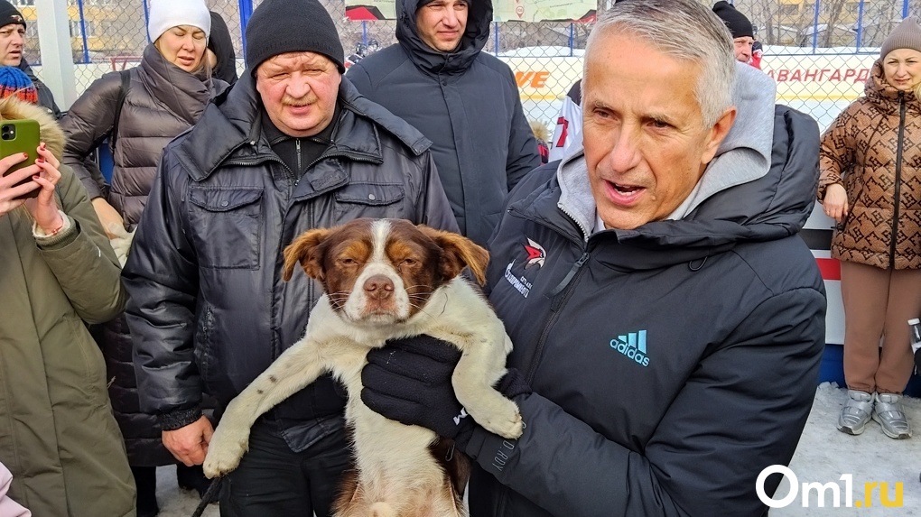 На старте плей-офф Боб Хартли прилетел в Омск: рассказываем, чем он занимался