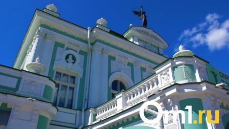 Омский драмтеатр отсудил у омички 200 000 рублей за свое изображение