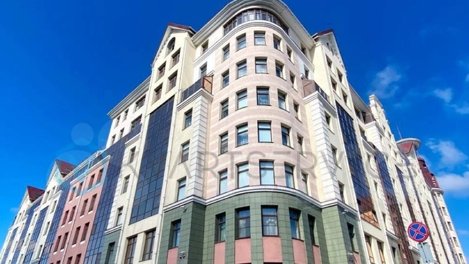 В Омске за 40 миллионов продают квартиру в элитном доме по соседству с Бурковым