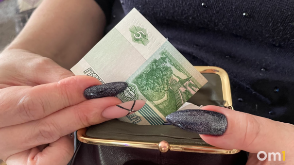 Жители Кузбасса поделились впечатлениями от новых пятирублёвых купюр