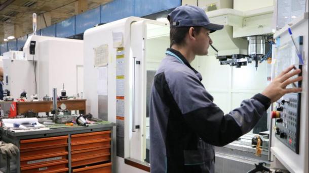 Губернатор Андрей Травников обозначил задачи по переподготовке кадров ОПК