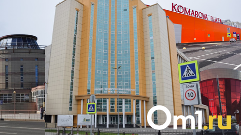Изуродованные вандалами ТЦ и оранжевые «коробки». Какие здания в Омске больше всего бесят горожан?