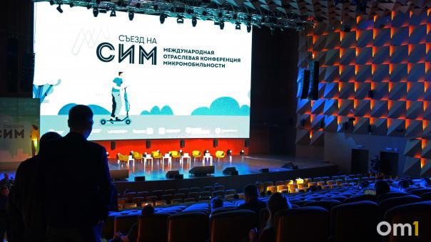 Запретить нельзя кататься. В Москве обсудили будущее электросамокатов