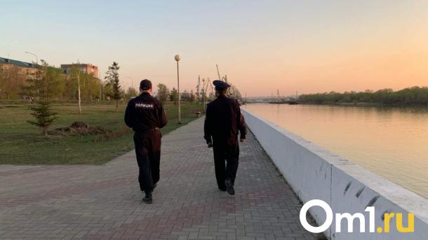 Омич в отделении банка пытался выдать себя за иностранного гражданина