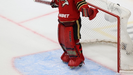 «Работа не останавливается»: омский «Авангард» может подписать третьего вратаря