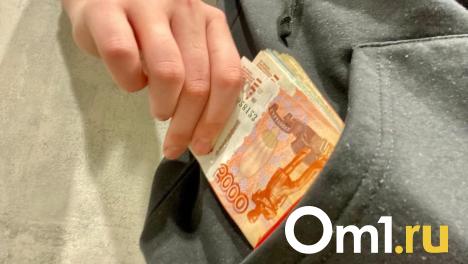 Инструктор омской автошколы обманул курсантов почти на 300 тысяч рублей