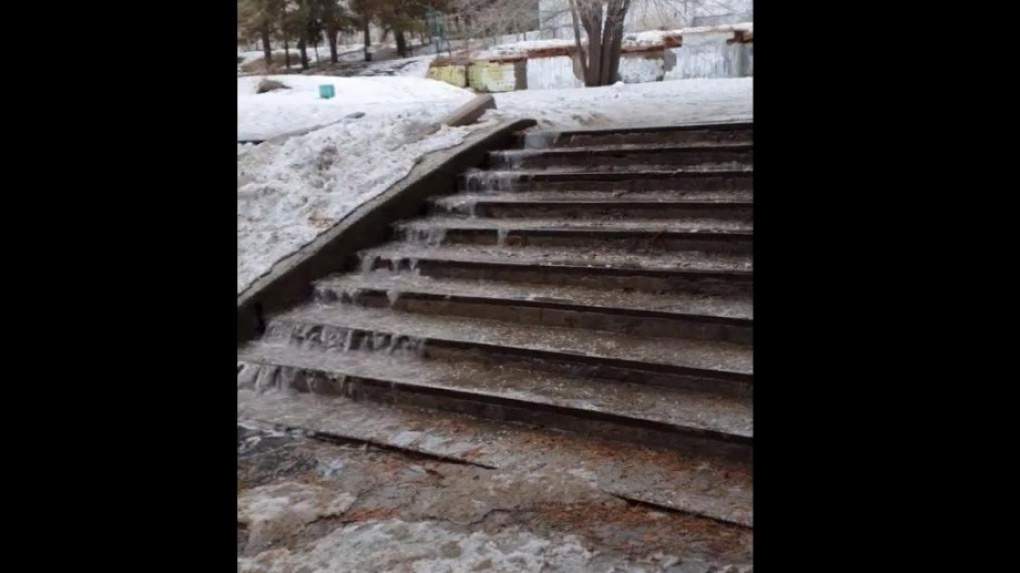 В Советском парке перекрыли аварийную лестницу