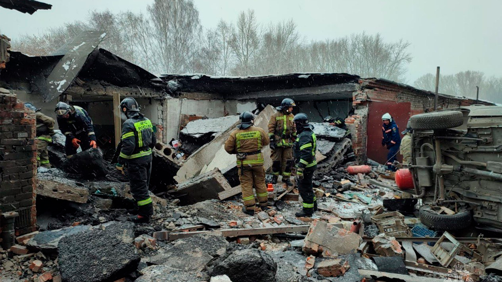 В Новосибирске от сильного взрыва газового баллона пострадали 10 гаражей. ФОТО