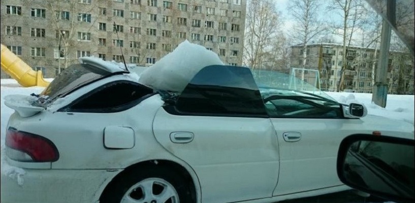 Омскому водителю выплатили 325 тысяч за сосульку, разбившую его машину