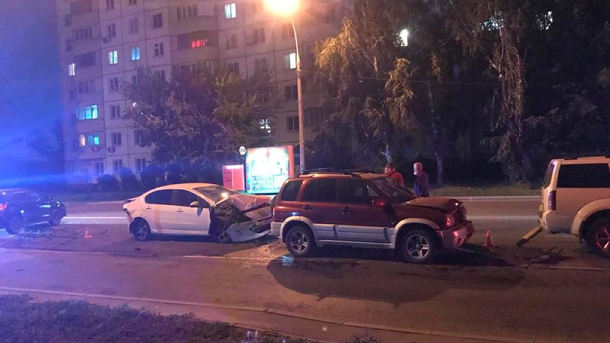Бамперы всмятку: трое детей пострадали в массовом ДТП в Новосибирске. ФОТО