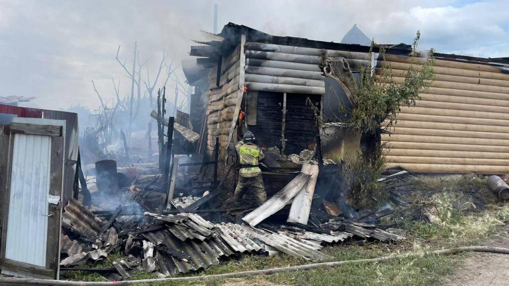 От масштабного пожара в Омске пострадали 26 домов