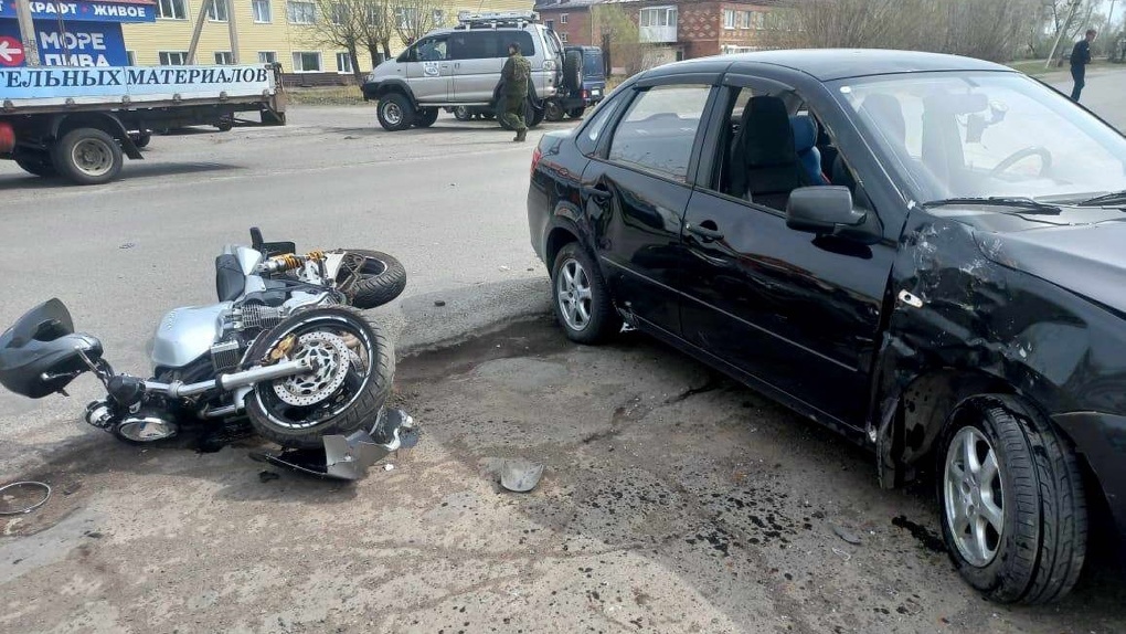 Омские автомобилисты долго привыкают к мотоциклистам на дорогах, а мотоциклисты – к ПДД