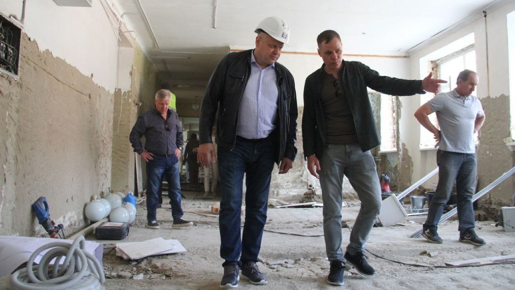 Мэр Омска Шелест назвал дефицит рабочих рук основной проблемой строительства в городе