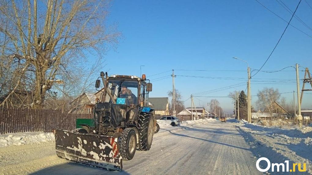 К уборке Омска от снега начали привлекать хлеборобов