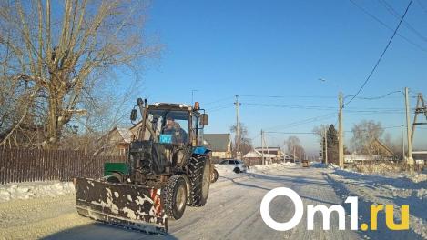 К уборке Омска от снега начали привлекать хлеборобов