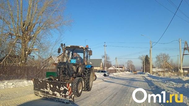 К уборке Омска от снега начали привлекать хлеборобов