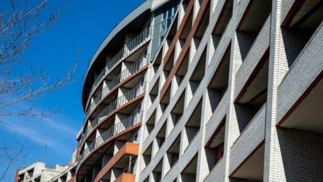 Проблемный ЖК «Золотые купола» в Омске введут в эксплуатацию этим летом