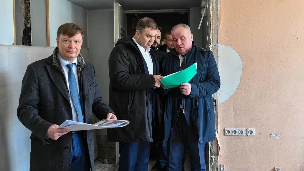 Врио губернатора Хоценко посетил место будущего отделения фонда поддержки ветеранов в Омске