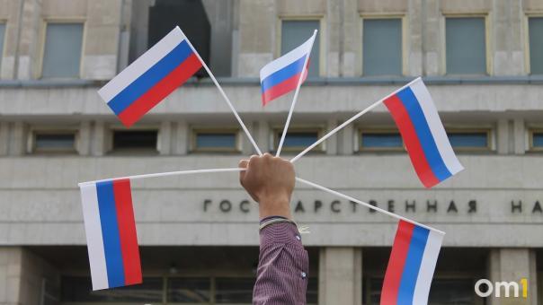 Омску — 47 миллионов. Правительство России выделит 971 миллион на флаги для школ