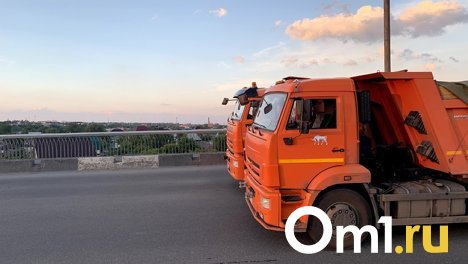 Омичей терроризируют припаркованные фуры