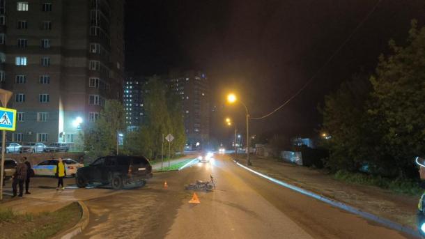 В Новосибирске водитель автомобиля Chevrolet сбила подростка на питбайке