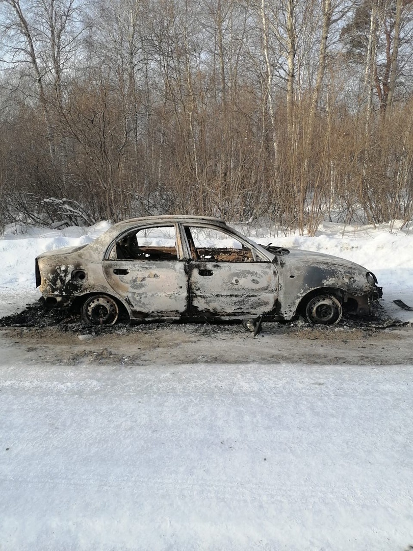 Из-за внезапного возгорания Chevrolet прямо на трассе погиб 40-летний  житель Омской области — Автоновости Омска