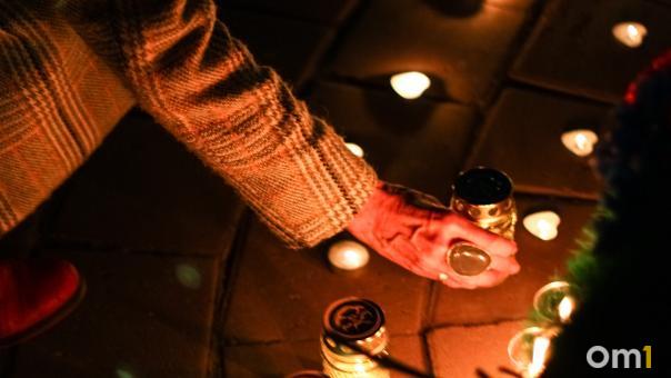День Победы в Омске завершился красивой акцией с зажжением свечей